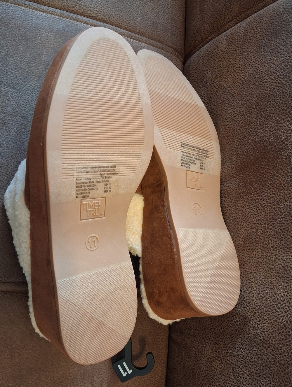 Time And Tru Faux Suede Clogs With Sherpa Lining Brown Size 11 - Picture 7 of 9